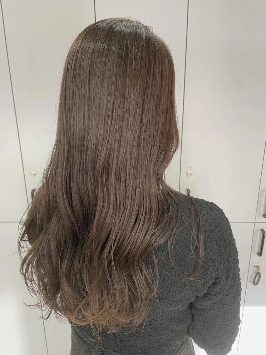 ロング カラー ベージュカラー フォギーベージュ カット ヘアカラー 狩野 羅夢のヘアスタイル