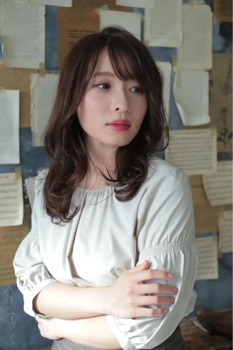 セミロング カラー 貴方に似合うを見つけ ます🌱市川リョウカのヘアスタイル