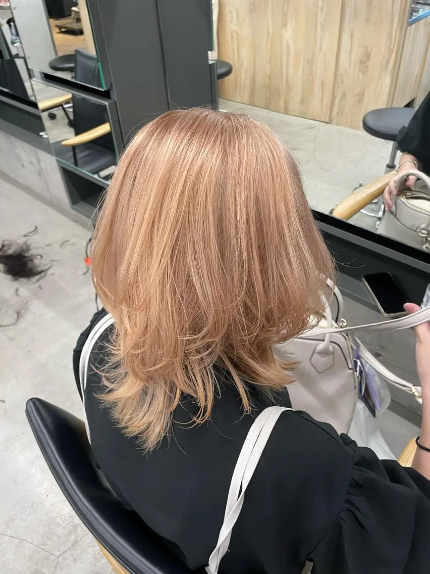 ミディアム カラー インナーカラー 推し ブリーチ  髪質改善のヘアスタイル