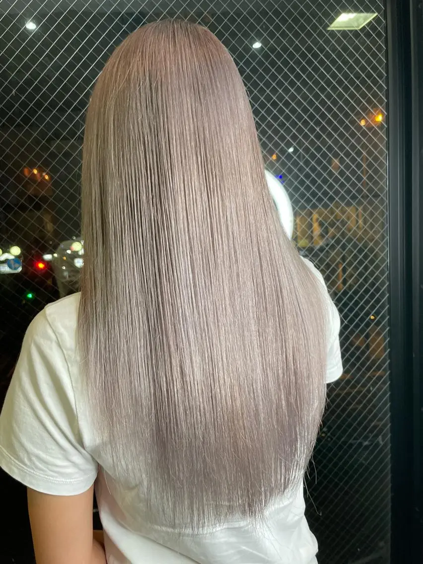 ロング アッシュ ボブ 外国人風カラー ハイライト レイヤーカット ヘアカラー 安田和洋 ブリーチカラー特化のヘアスタイル