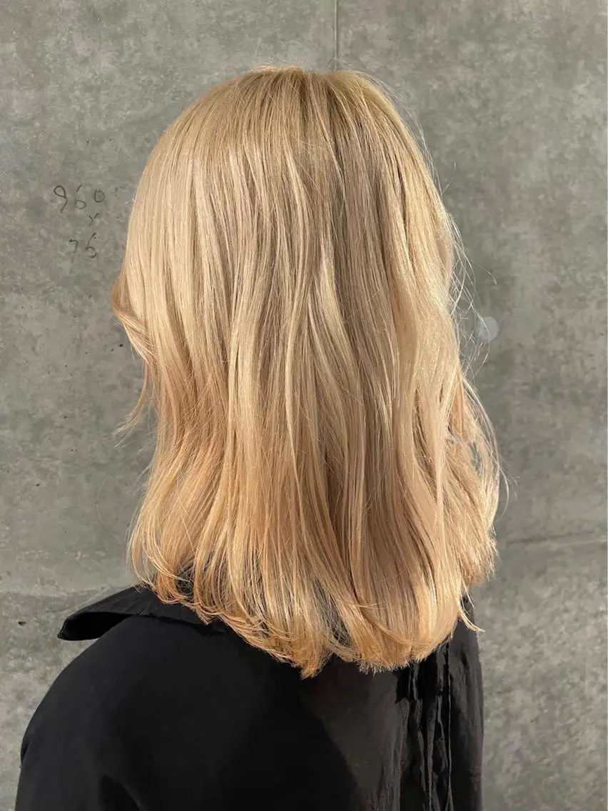 ミディアム カラー ブリーチ デザインカラー ハイトーンカラー イルミナカラー インナーカラー まつお ゆいのヘアスタイル