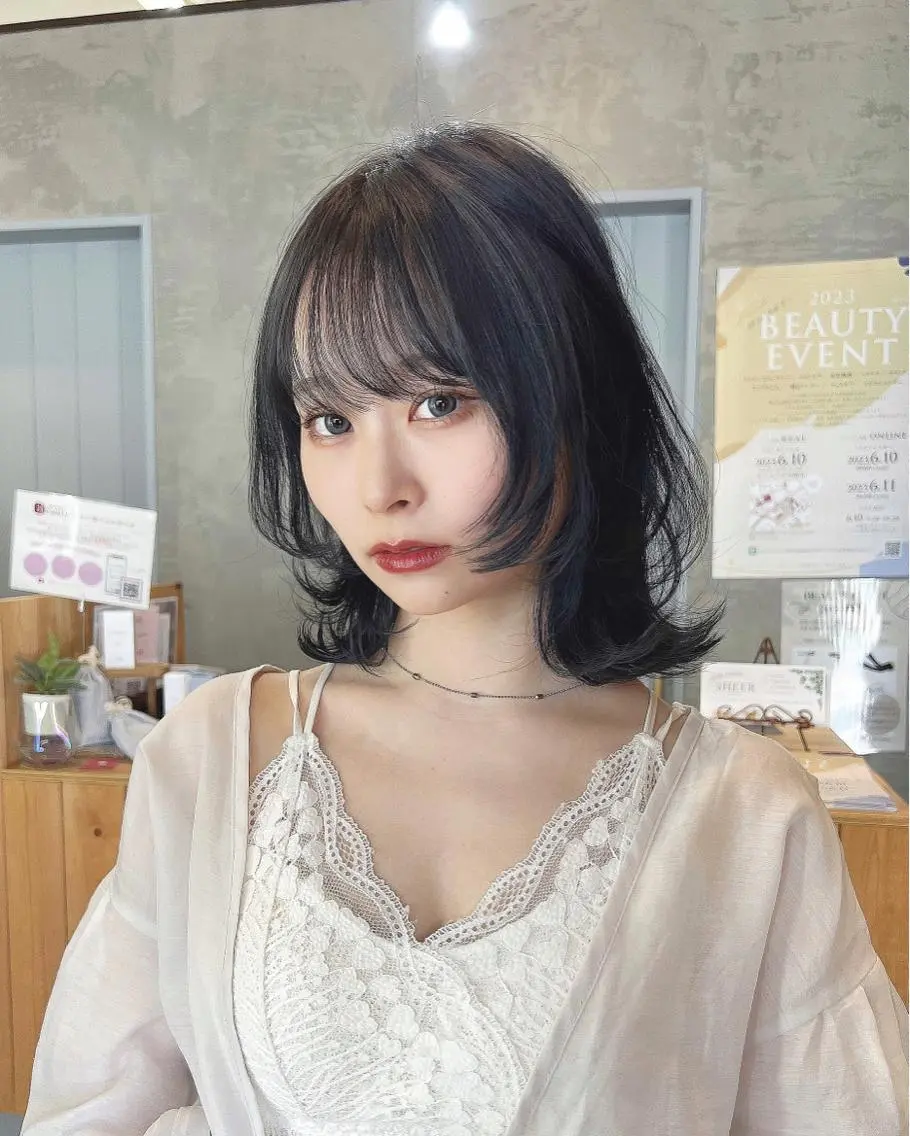 ミディアム ボブレイヤー ボブ レイヤーカット ヘアカラー 具志 正太のヘアスタイル