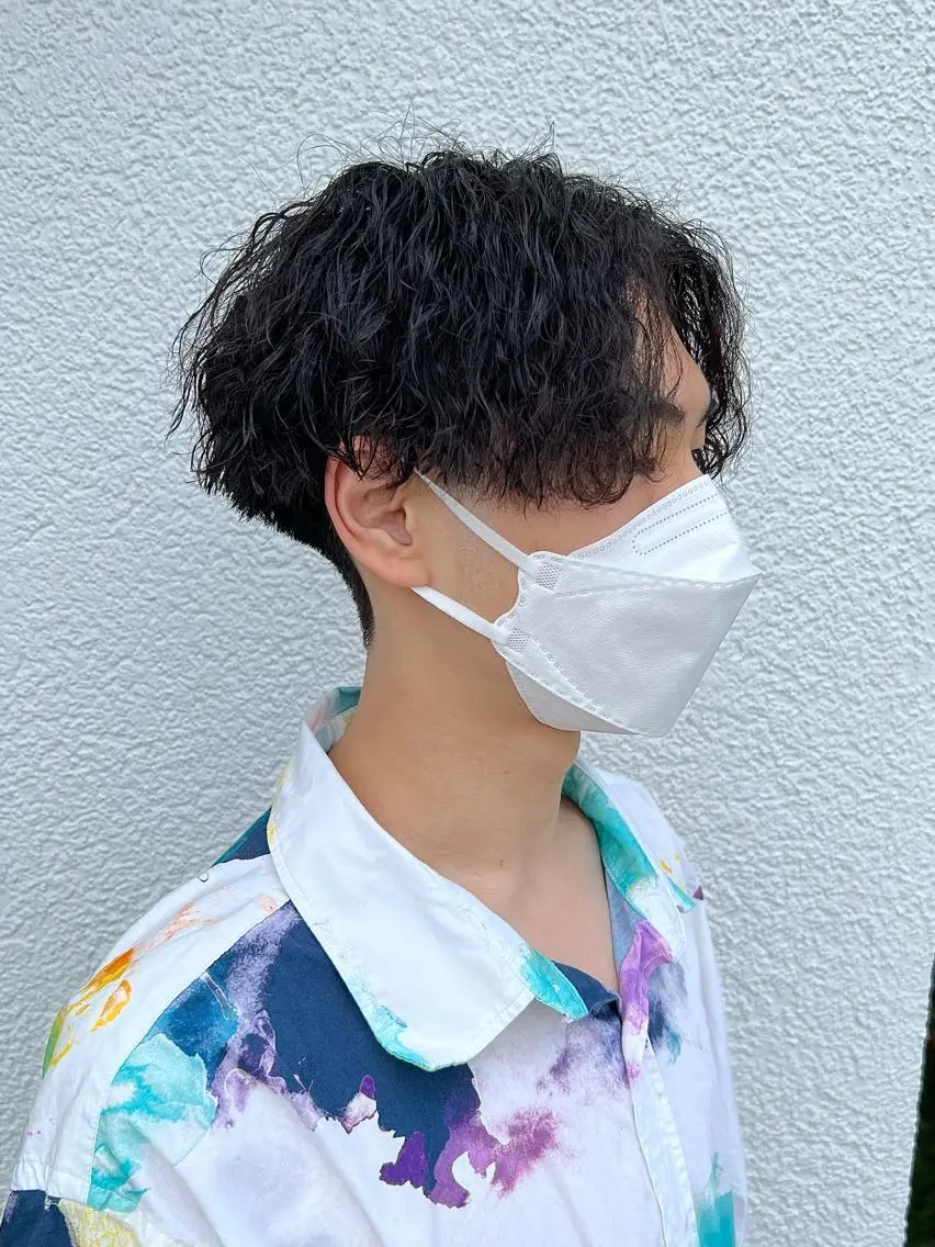 ショート パーマ ヘアアレンジ メンズ センターパート メンズパーマ メンズツイストパーマ ツイストスパイラルパーマ 波巻きパーマ メンズパーマ職人 加藤 弘貴のヘアスタイル