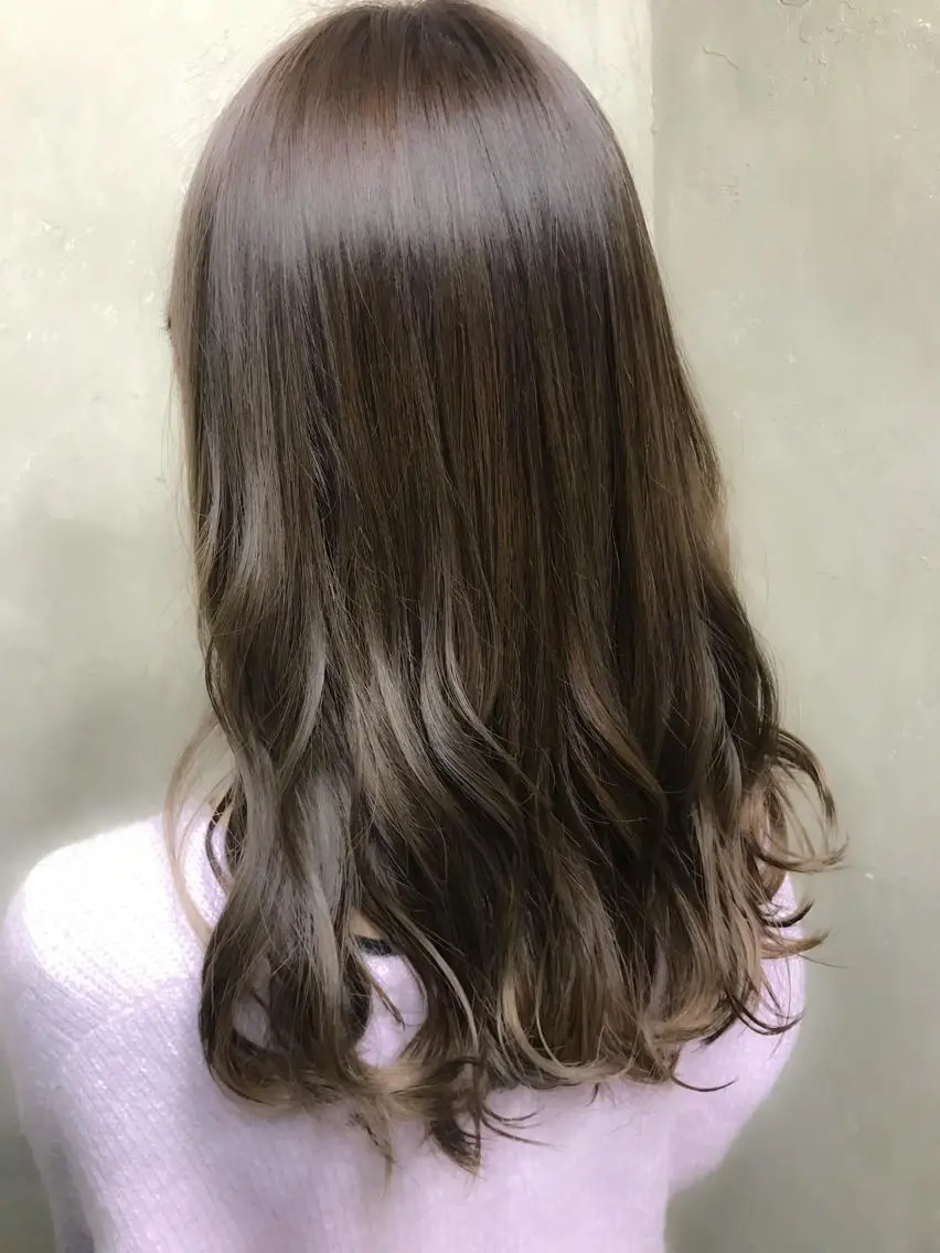 セミロング カラー パーマ アッシュ アッシュグレー アッシュグレージュ グレージュ ハイライトカラー 🌈髪質改善💕 縮毛矯正✨青木まで✨のヘアスタイル