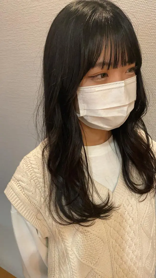 ロング レイヤーカット 塩澤 榛奈のヘアスタイル