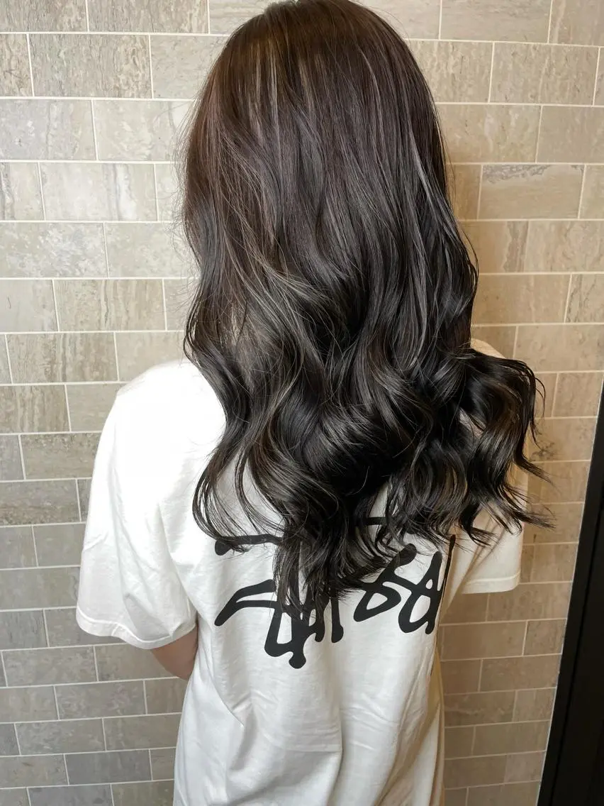 ロング ヘアカラー ブリーチ毛矯正.髪質 改善.髪にドラマをのヘアスタイル