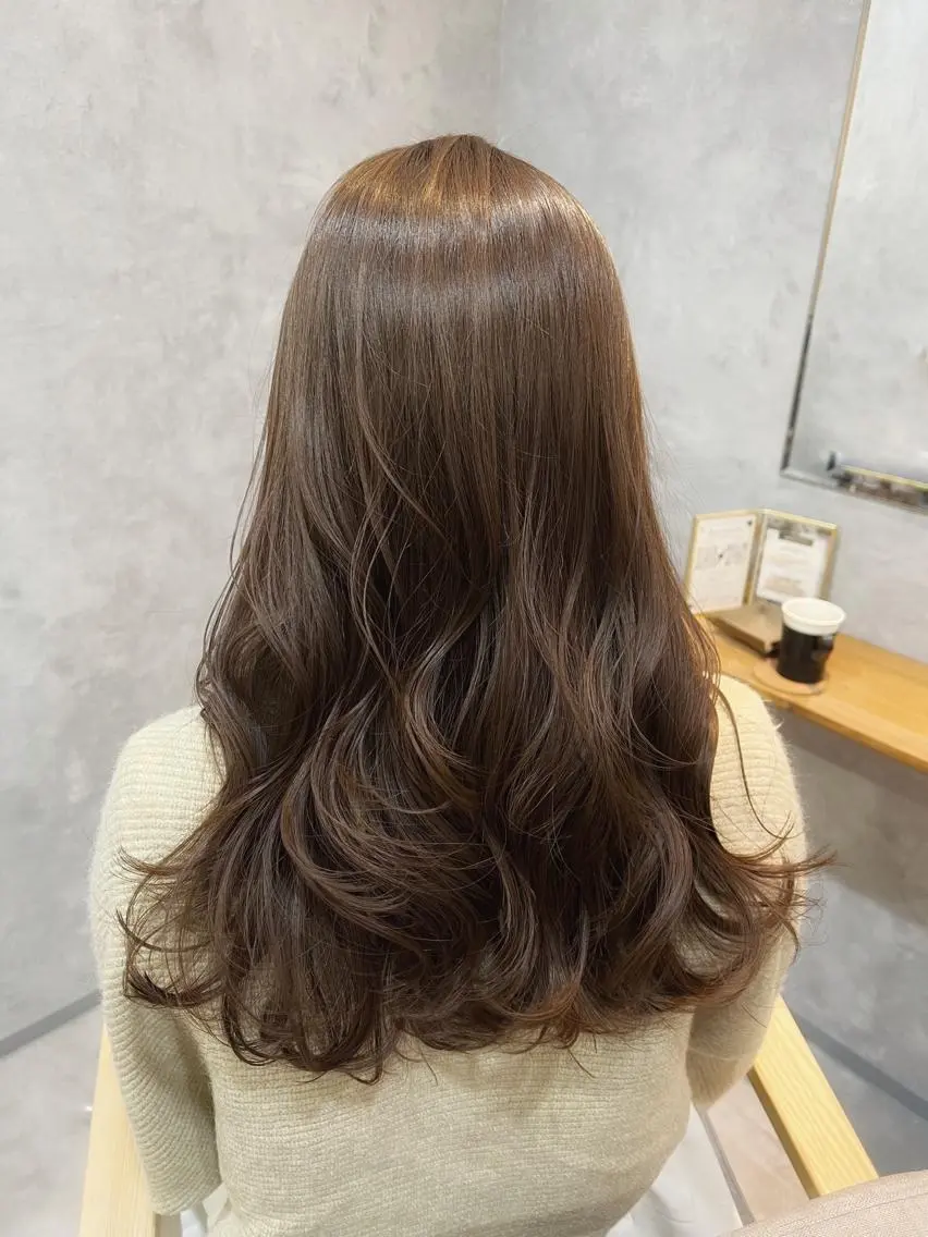 ロング カラー フォギーグレージュ グレージュ 中村 ひなたのヘアスタイル