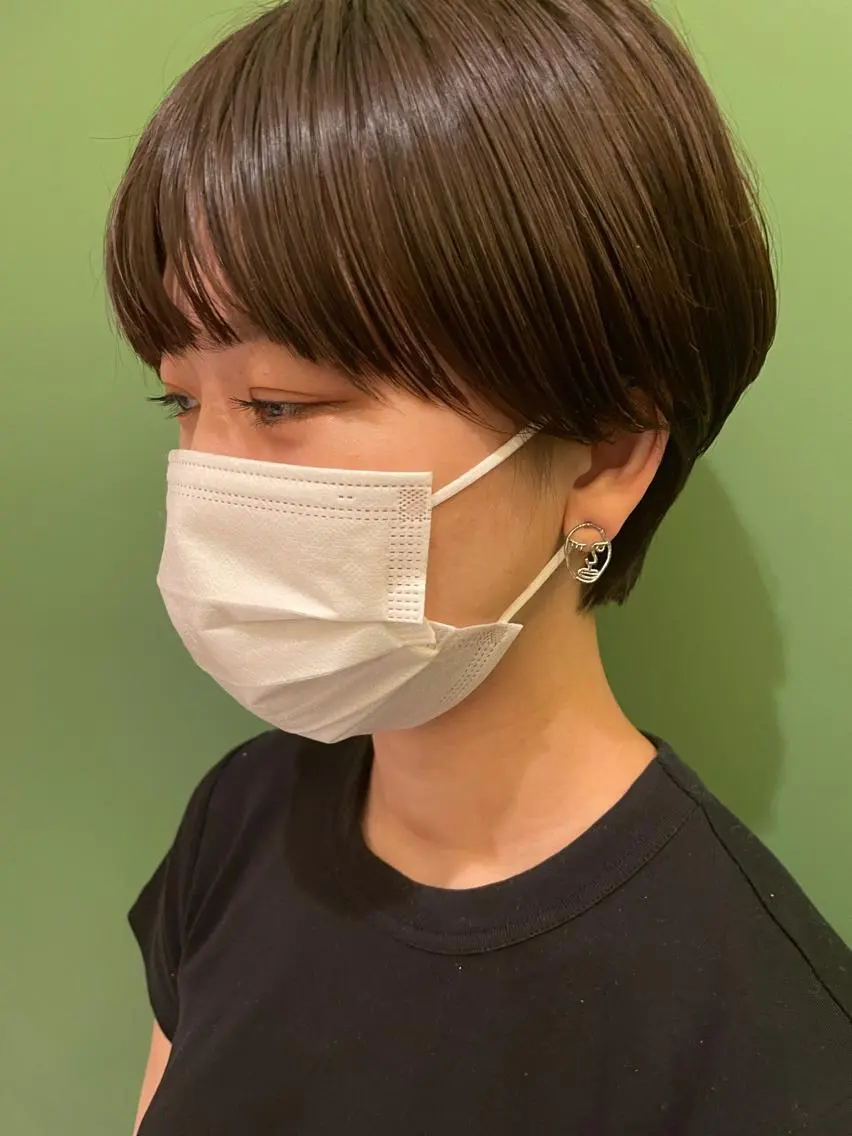 ショート 白髪ぼかしハイライト 脱白髪染めのヘアスタイル