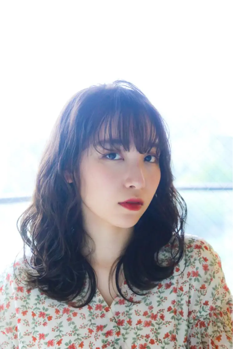 セミロング くせ毛 カット ヘアカラー トリートメント TAI透明カラー 柔らかい縮毛矯正のヘアスタイル