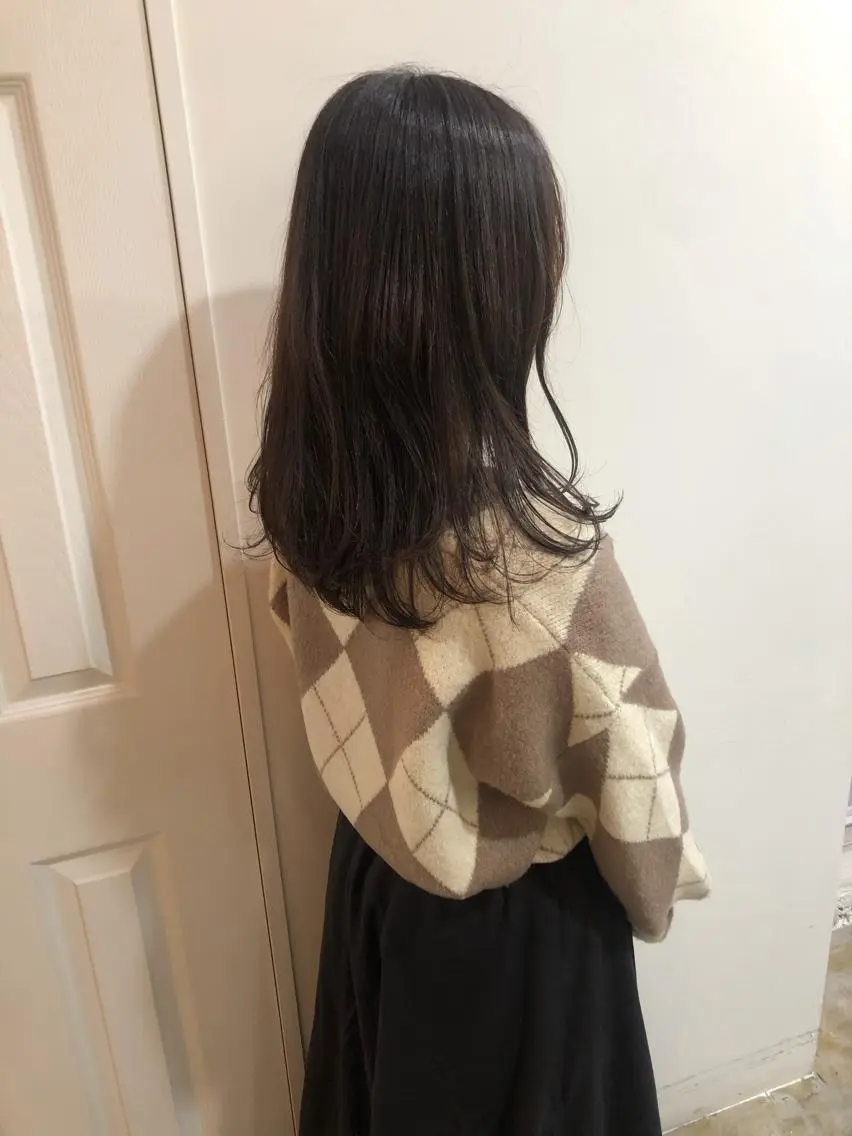 ミディアム カラー カット ヘアカラー トリートメント MIOベージュカラー 柔らかいカラーのヘアスタイル
