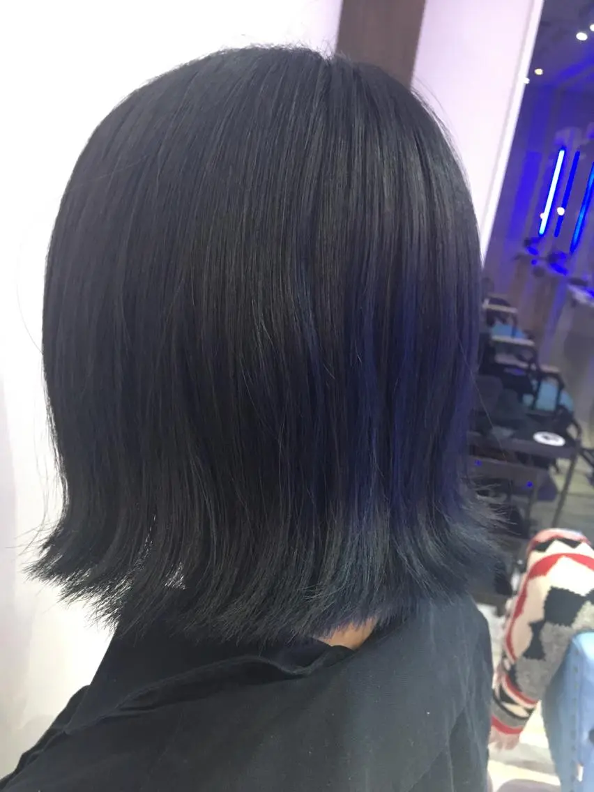 ショート カラー 切りっぱなしボブ ブルーカラー ブルージュ ボブ 白井 つづりのヘアスタイル