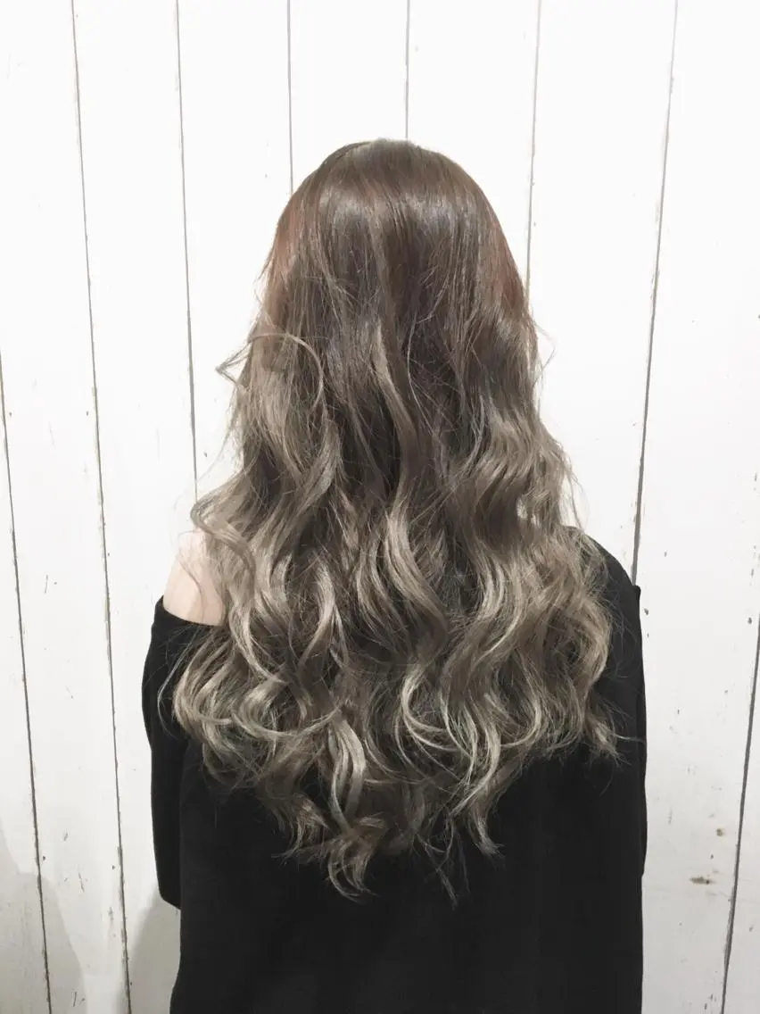 ロング カラー パーマ ヘアアレンジ ベージュカラー 透明感カラー 👑指名率No.1 👑坂口飛翔のヘアスタイル