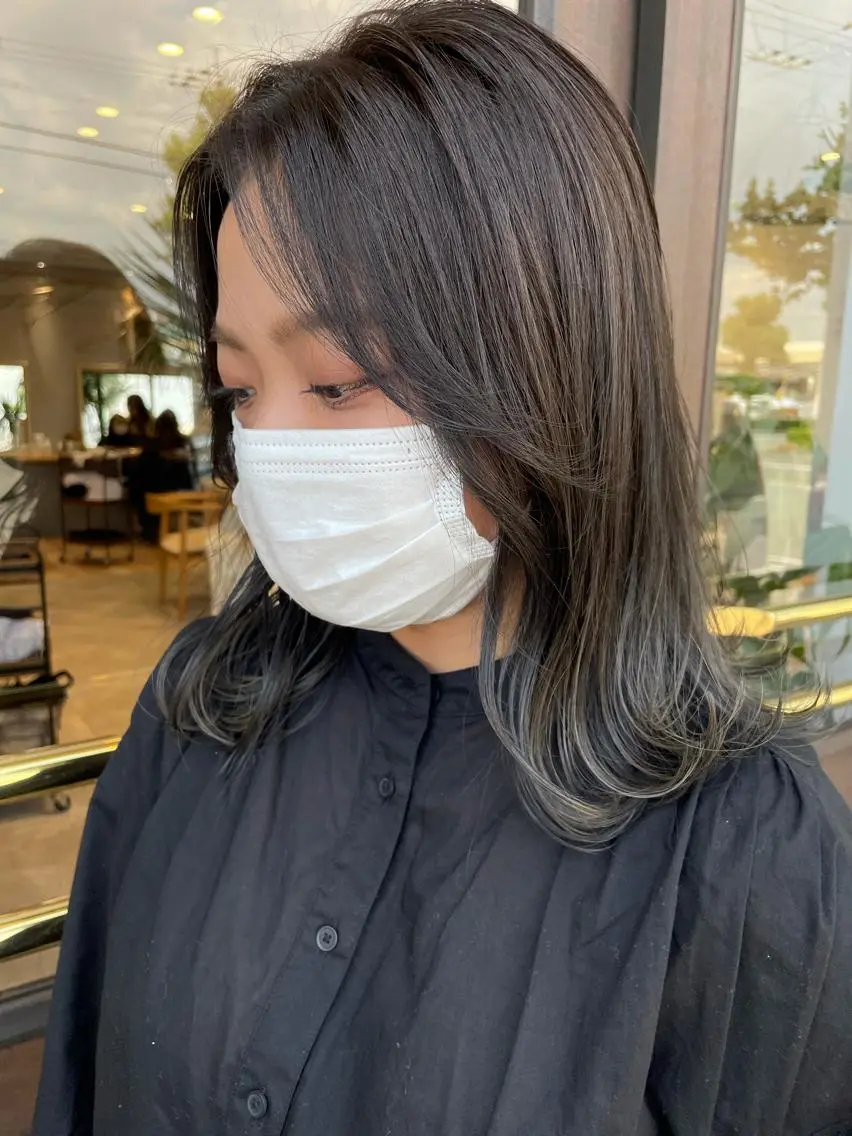 ミディアム カラー 比嘉 千咲のヘアスタイル
