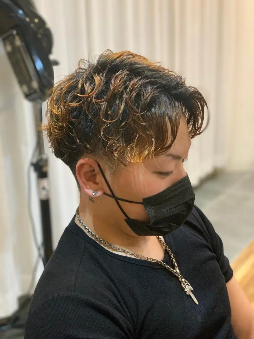 ショート パーマ メンズ メンズブリーチ メンズパーマ メンズツイストパーマ スパイラルパーマ ツイストパーマ カット パーマ メンズパーマ 髪質改善☆有馬のヘアスタイル