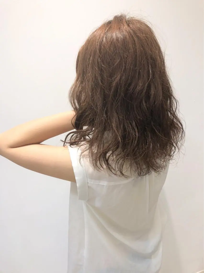 ミディアム カラー パーマ ミディアムパーマ ディレクター ノナカのヘアスタイル