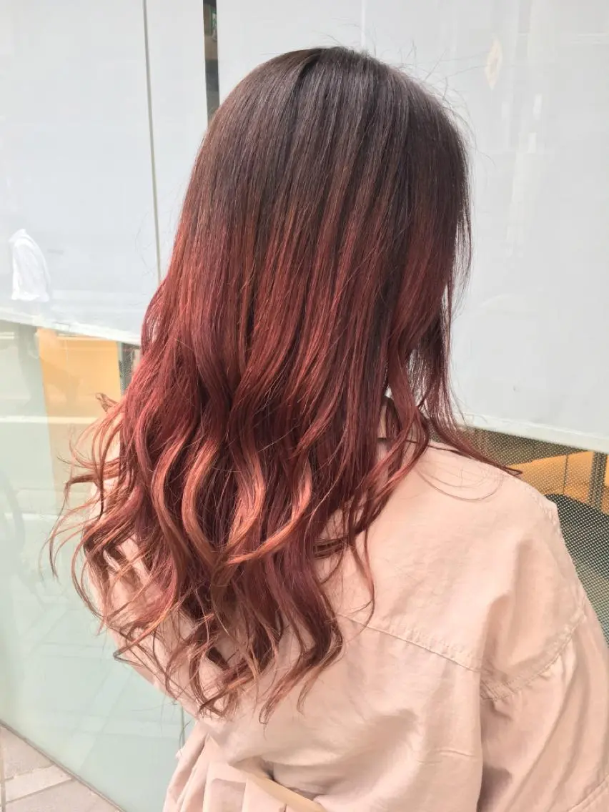 セミロング カラー グラデーションカラー ピンクカラー 奥野 貴哉のヘアスタイル