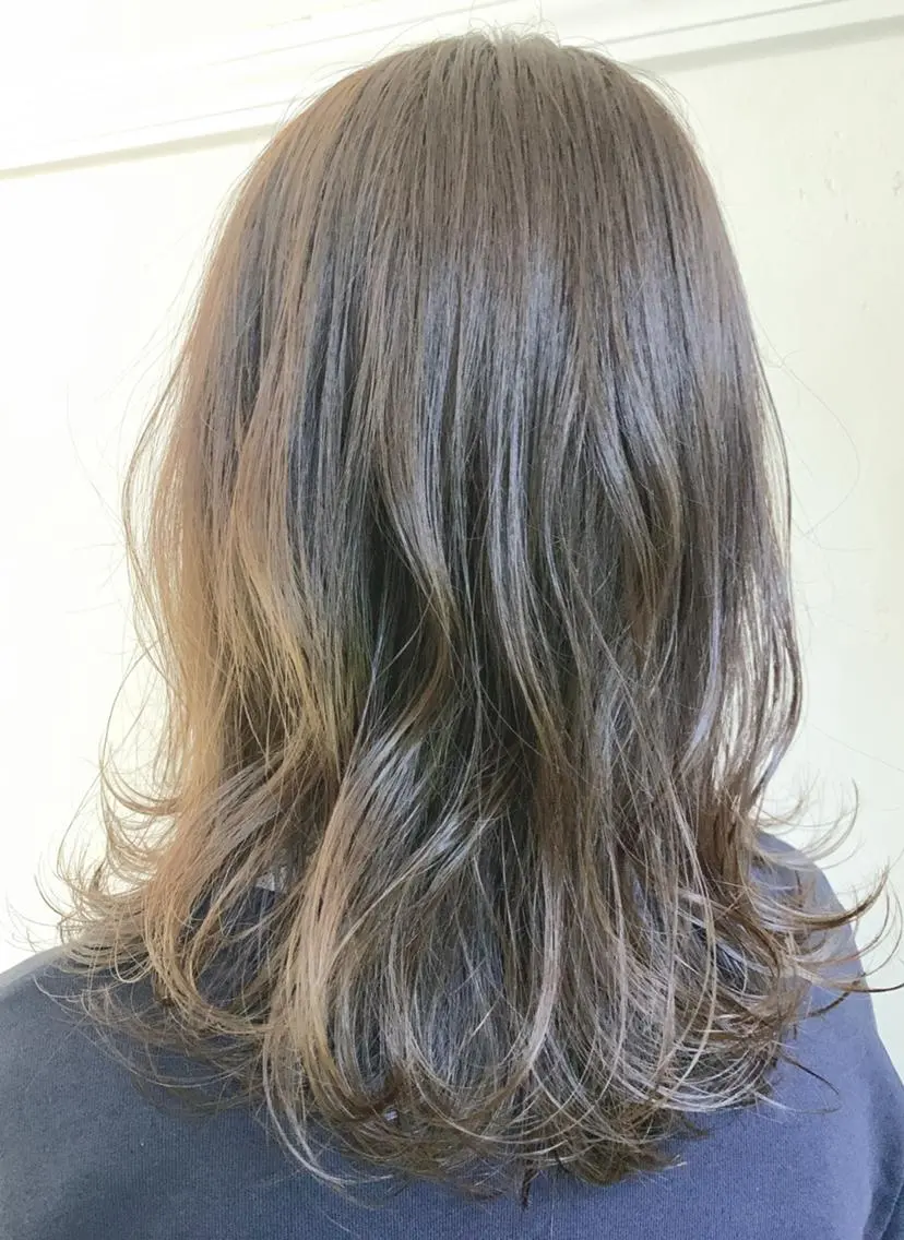 セミロング _WHITE 天神店のヘアスタイル