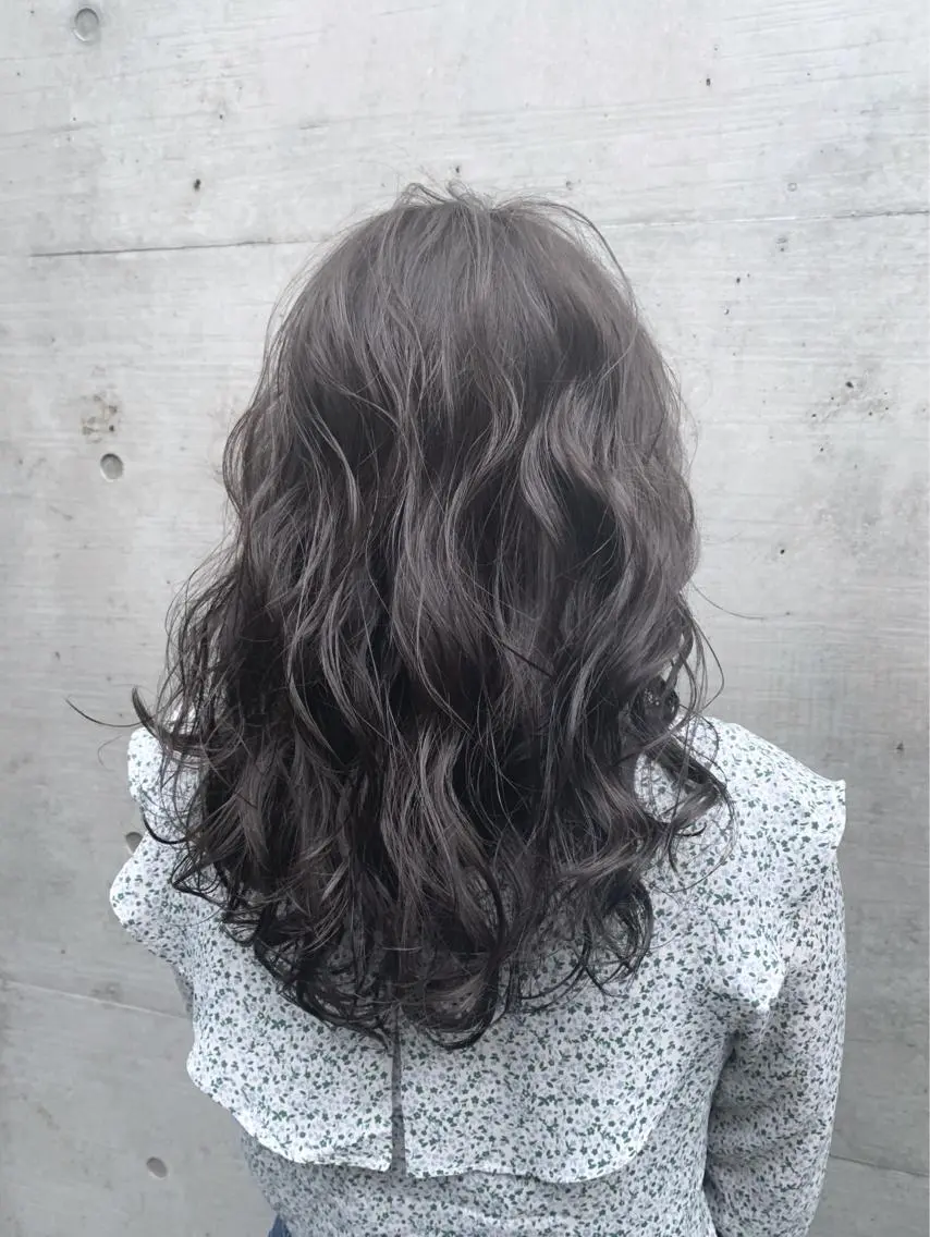 セミロング カラー パープルカラー 色落ちまでキレイに！ ！女性サロンのヘアスタイル