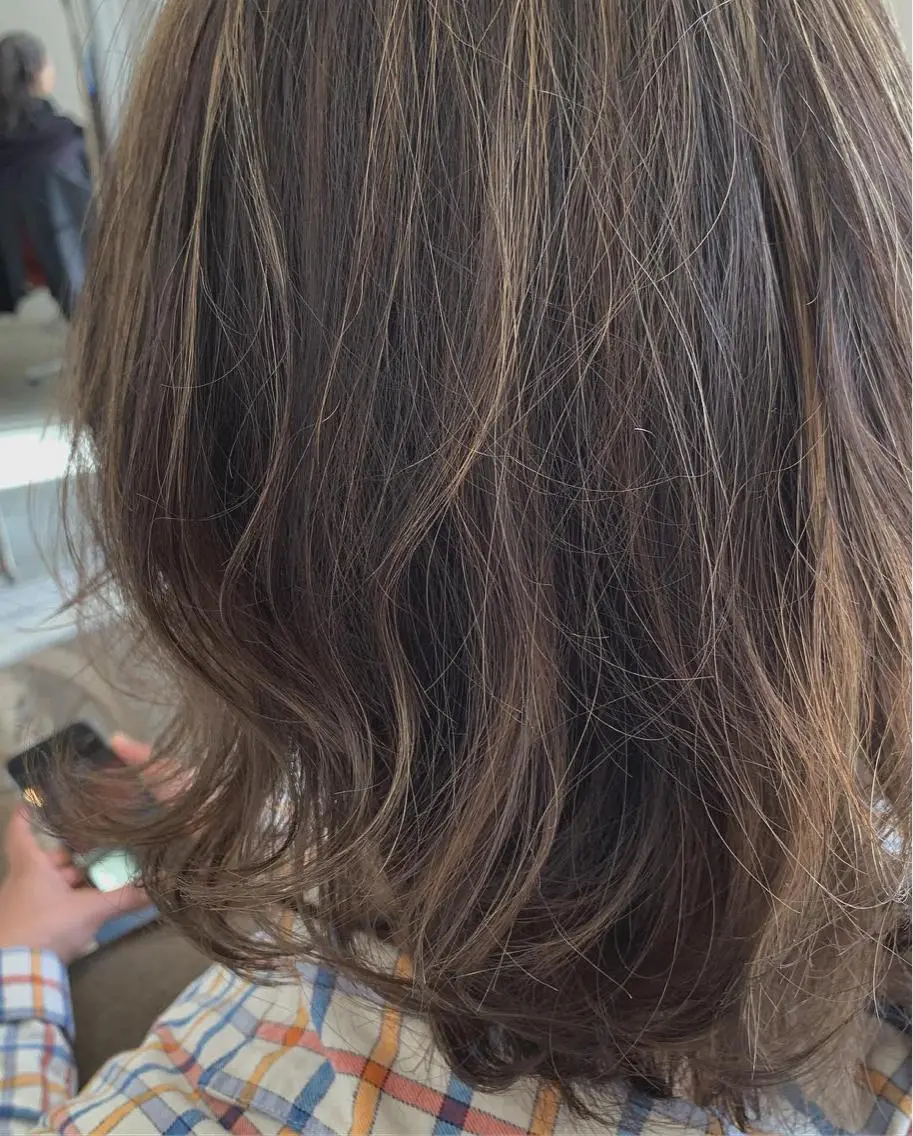 ミディアム カラー fio マナミのヘアスタイル