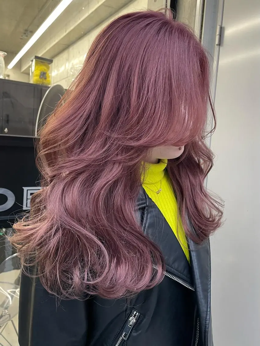 セミロング アッシュ アッシュグレー アッシュグレージュ ボブ ハイライト 岡留 愛美のヘアスタイル