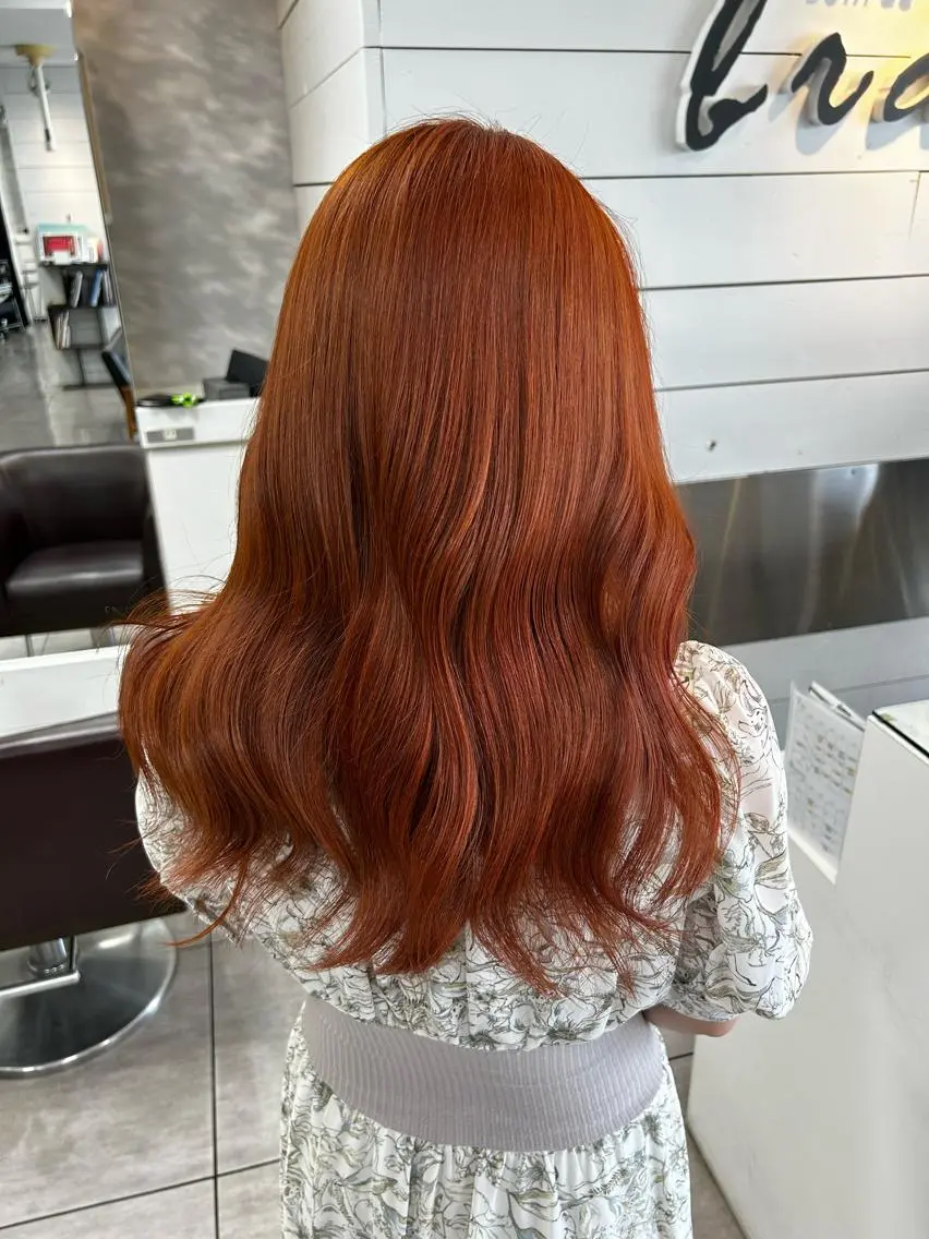 セミロング カラー ヘアアレンジ ブリーチ ブラウンカラー ブリーチなしカラー オレンジ オレンジブラウン インナー×縮毛矯正 ピンクカラー澤井里菜のヘアスタイル
