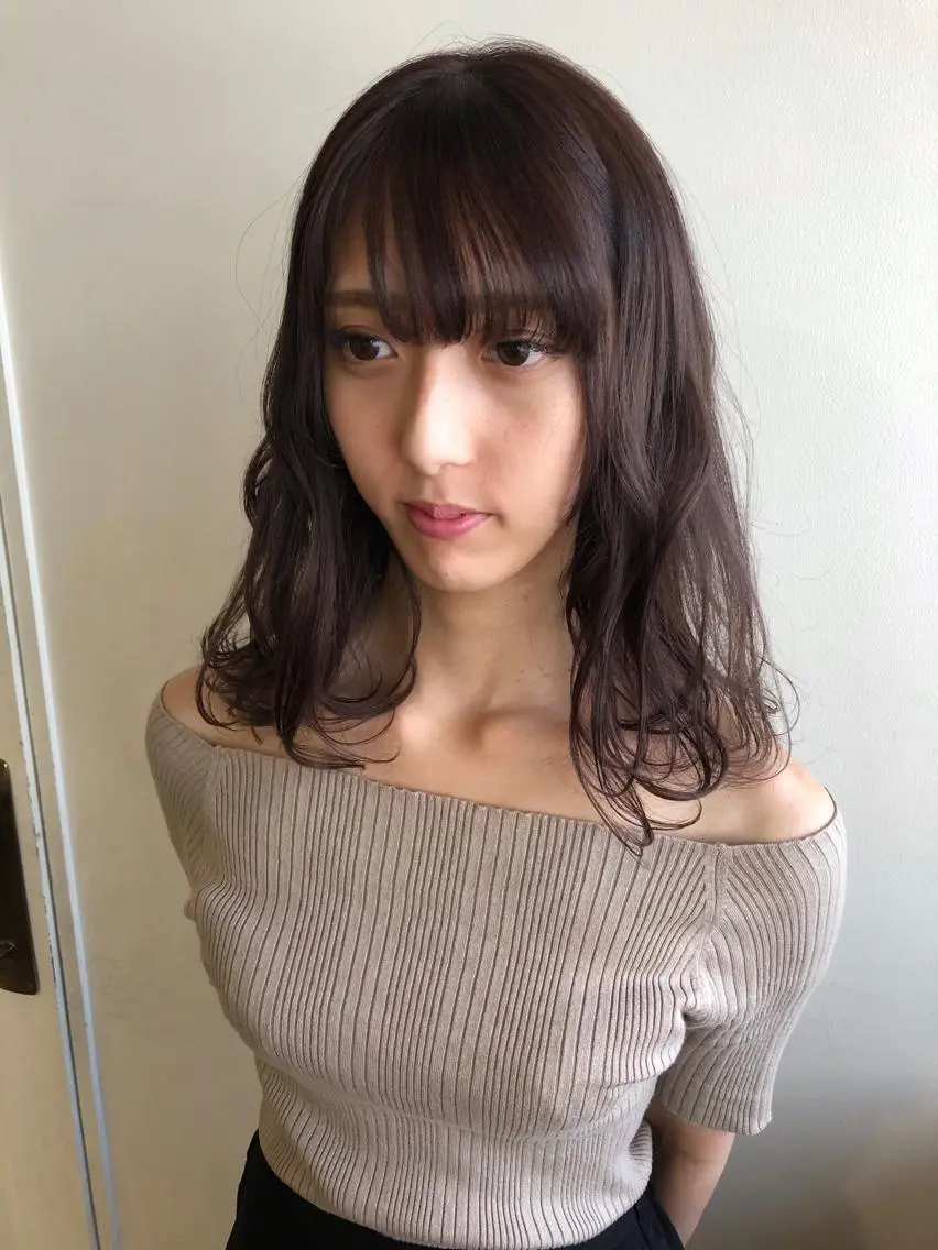 セミロング カラー ヘアアレンジ MIOベージュカラー 柔らかいカラーのヘアスタイル