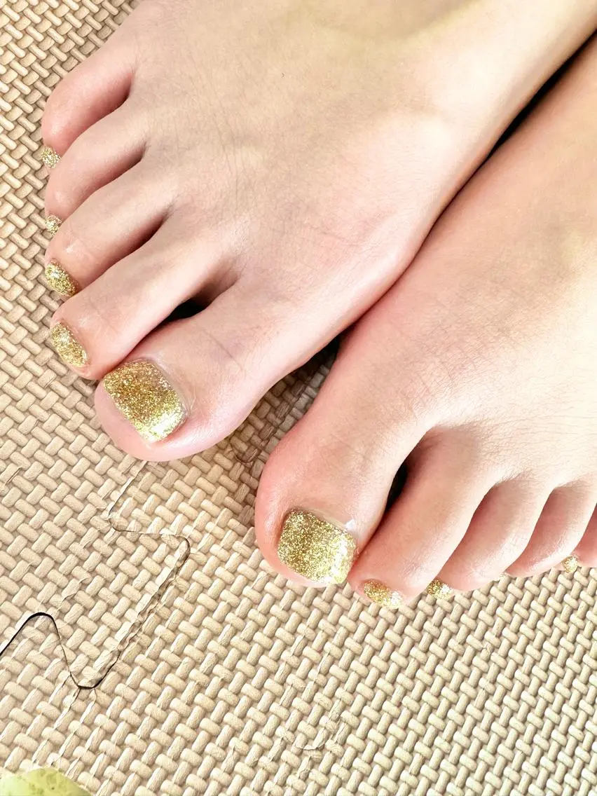ネイル フットネイル フレンチネイル ジェルネイル ゴールド グラデーション フットネイル .N YUKIのネイルデザイン