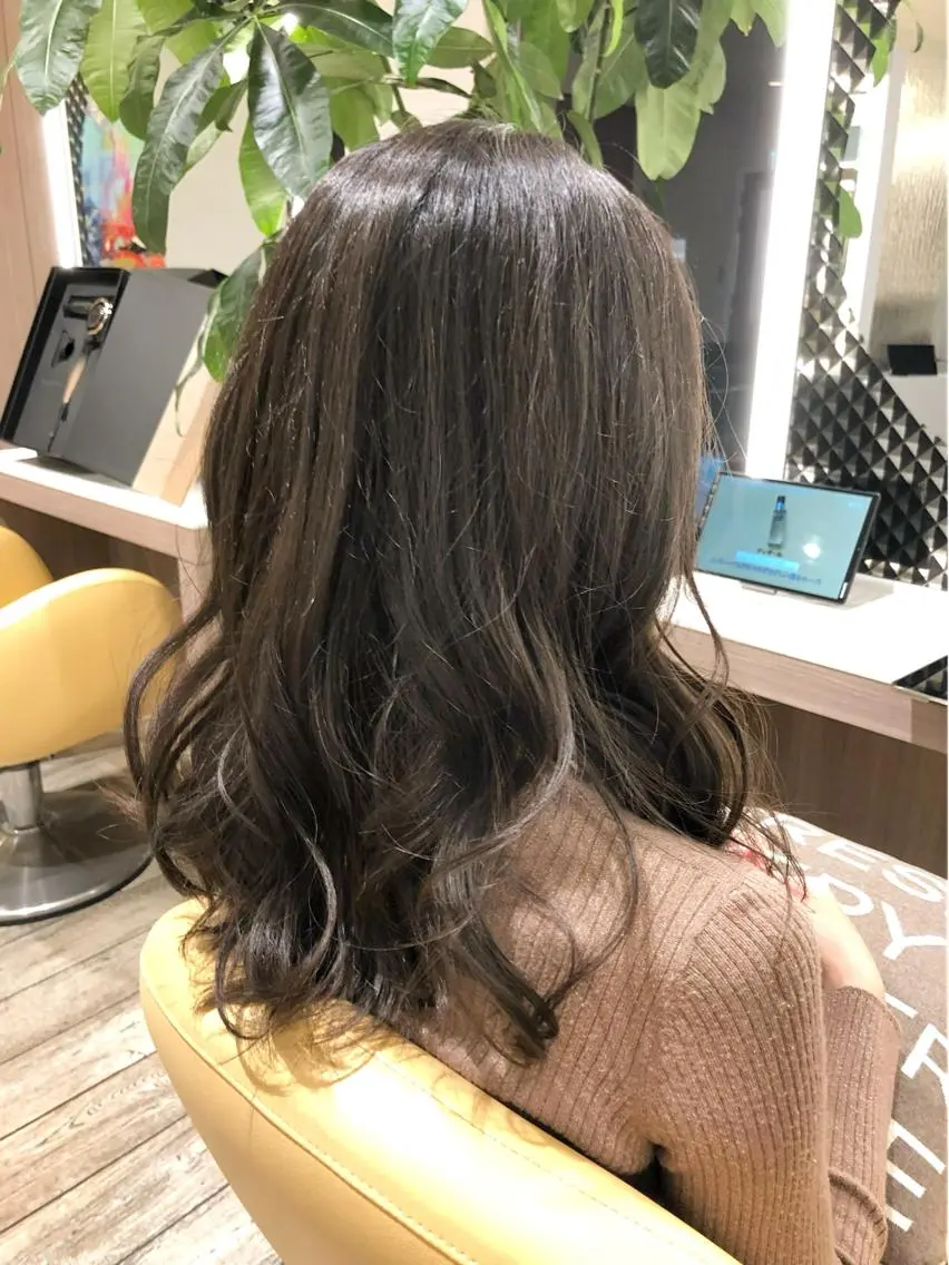 ロング カラー ヘアアレンジ カット ヘアカラー トリートメント 白髪ぼかし大人メンズ 根本零のヘアスタイル