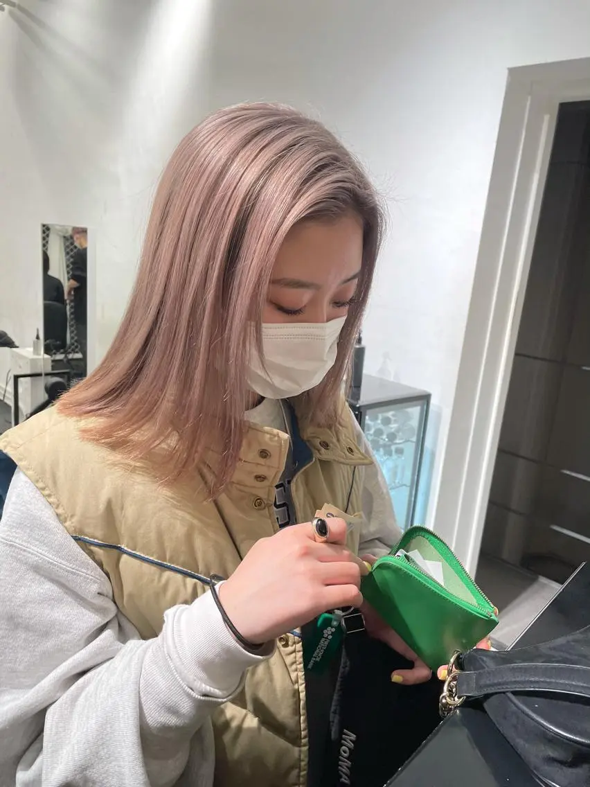 ミディアム カラー ヘアアレンジ ベージュカラー ブリーチ ホワイトベージュ カット ヘアカラー トリートメント 艶ハイトーン/ヘア アレンジAYAKAのヘアスタイル