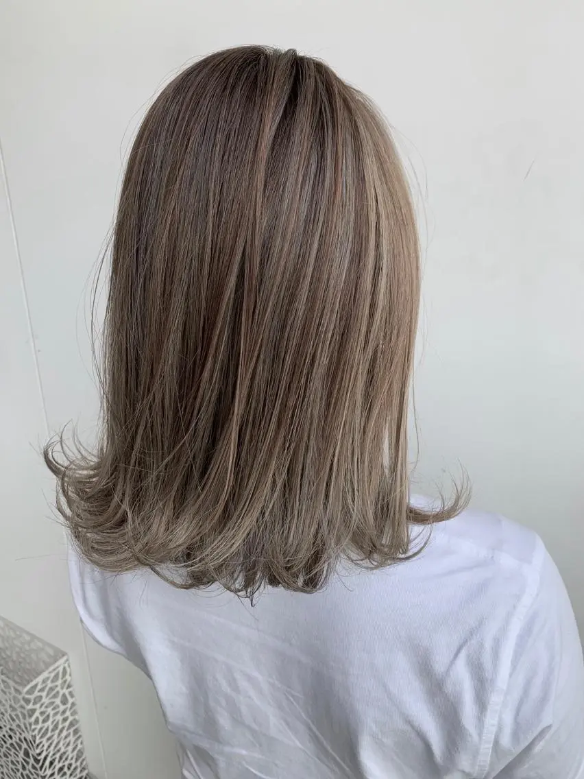 ミディアム カラー バレイヤージュ ベージュカラー レイヤーカット ヘアカラー トリートメント 中塚 義人のヘアスタイル