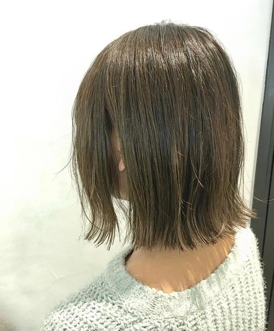 ショート カラー ヘアアレンジ 切りっぱなしボブ グレージュ ボブ ショートヘア 外ハネヘア エグチ アキラのヘアスタイル