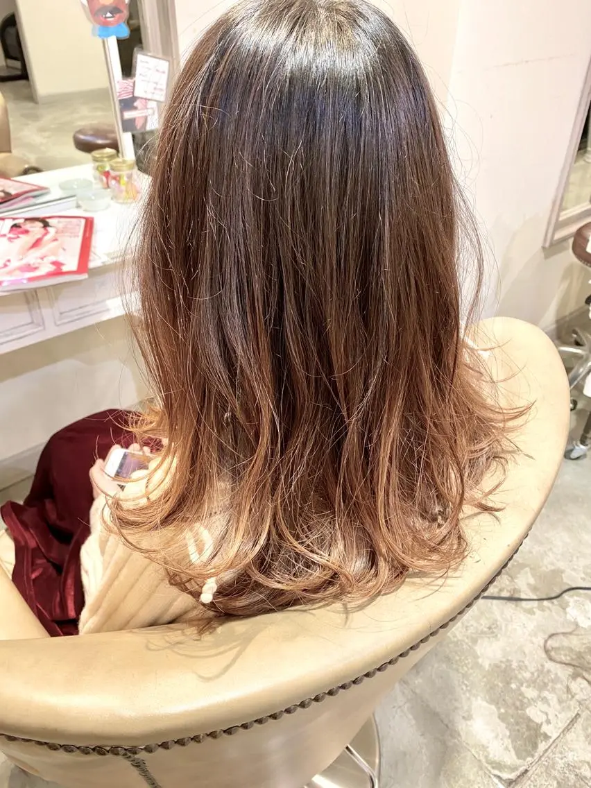 ミディアム カラー ブリーチ ブラウンカラー グラデーションカラー 美髪・髪質改善 有田怜平のヘアスタイル