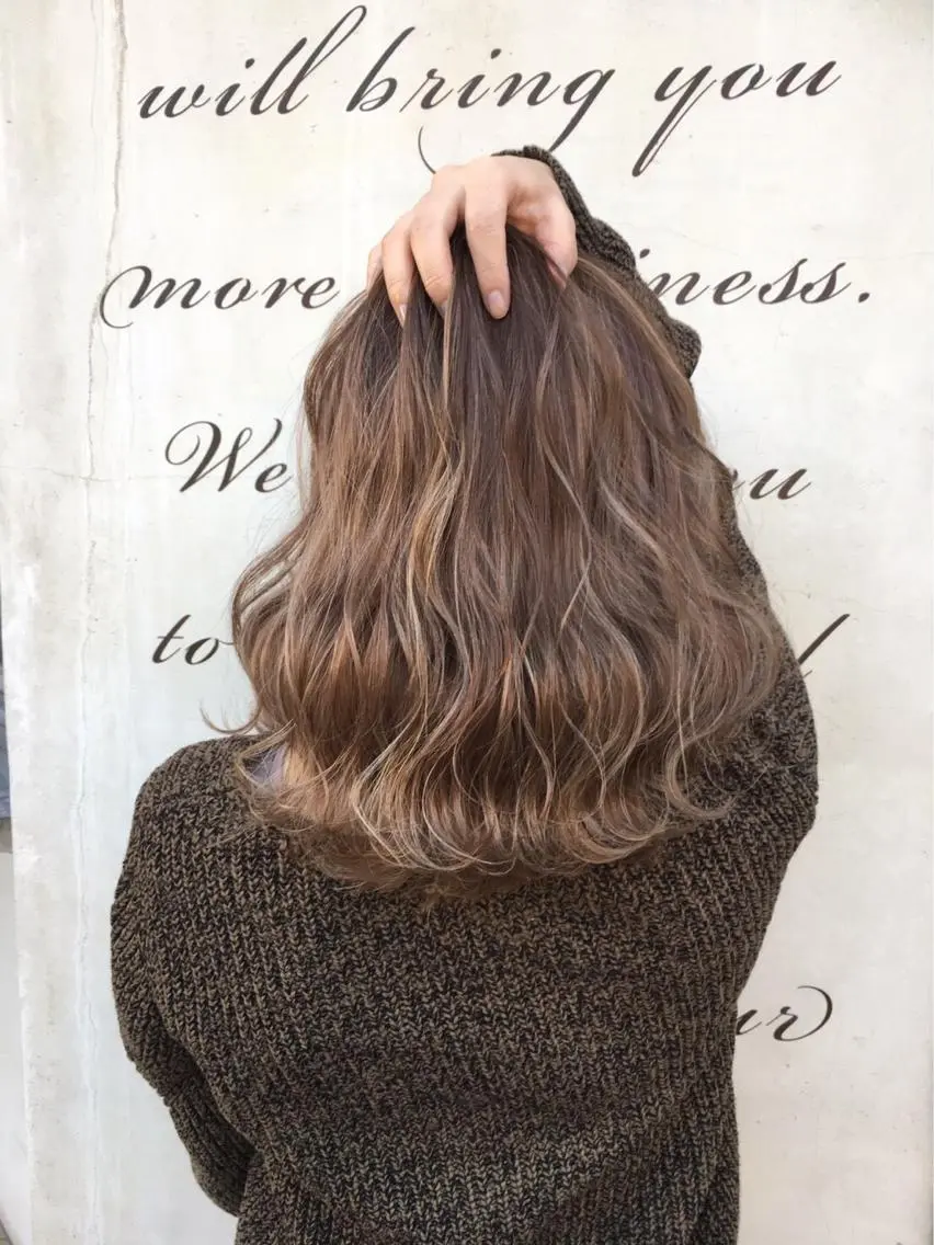 セミロング カラー ベージュカラー ハイライトカラー ハイライト 森 早希絵のヘアスタイル