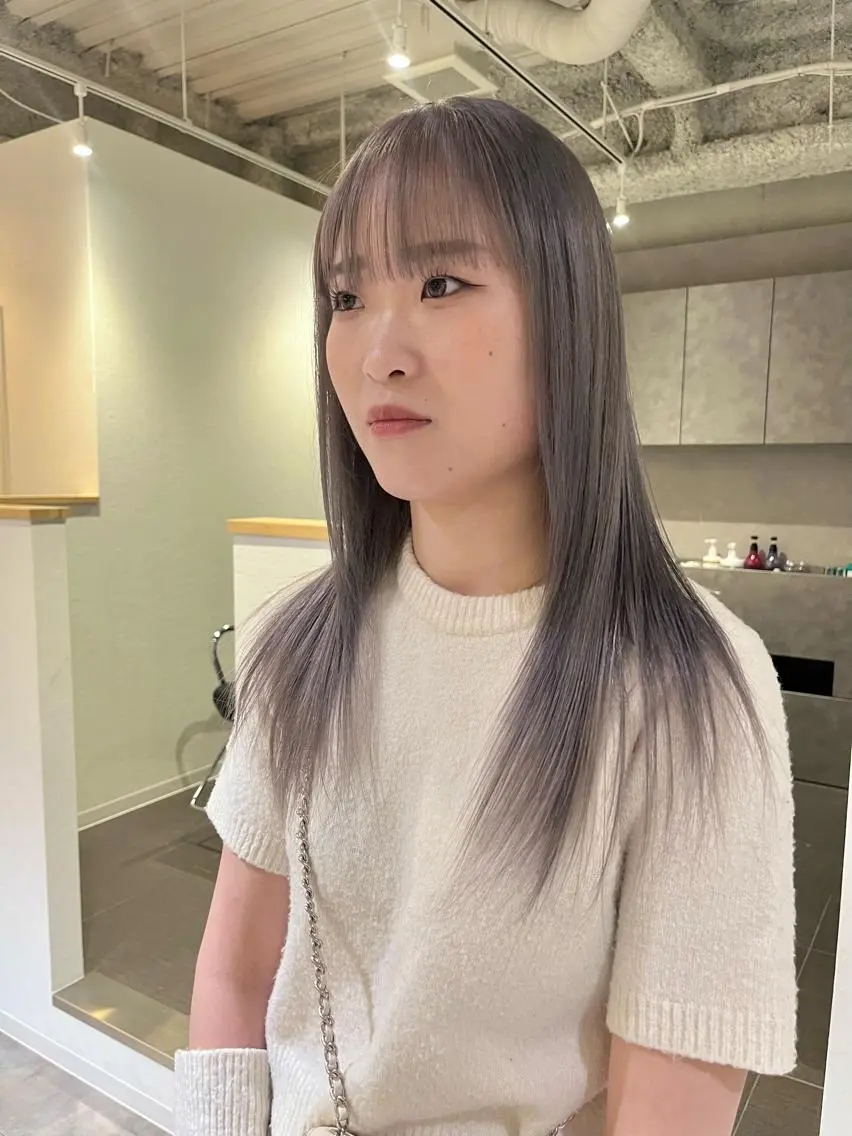 セミロング カラー ブロンド ハイトーンカラー シルバー 桃果 momokaのヘアスタイル