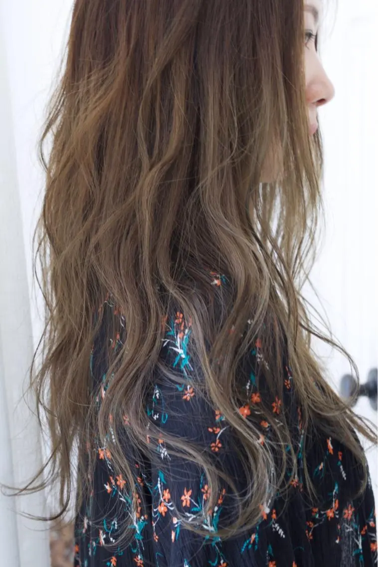 ロング カラー 透明感カラー fio マナミのヘアスタイル