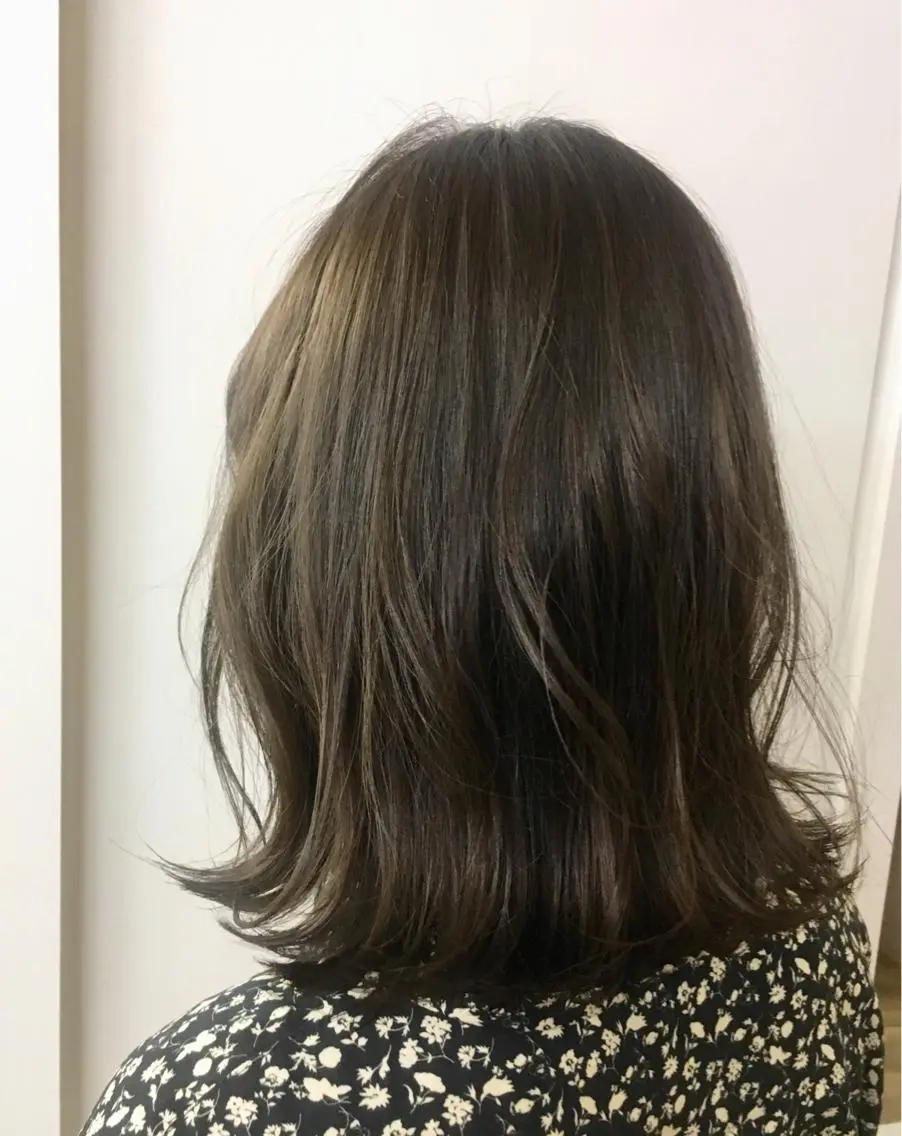 ミディアム カラー ベージュカラー ミルクティーベージュ カット ヘアカラー 清水 早織のヘアスタイル