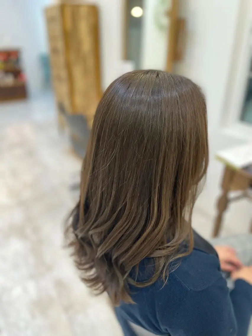 セミロング カラー トリートメント いさか ゆうきのヘアスタイル
