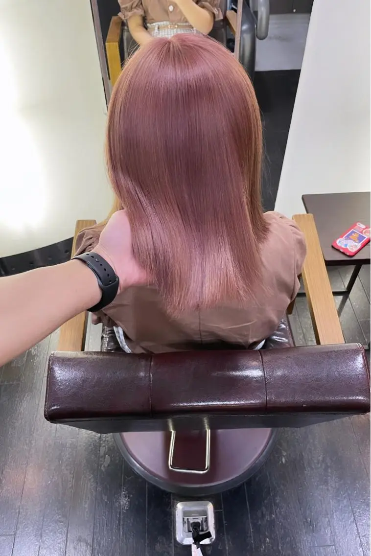 ミディアム カラー ベージュカラー ピンクカラー ピンクベージュ ヘアカラー 有人/バレイヤージュ /シャドールーツのヘアスタイル
