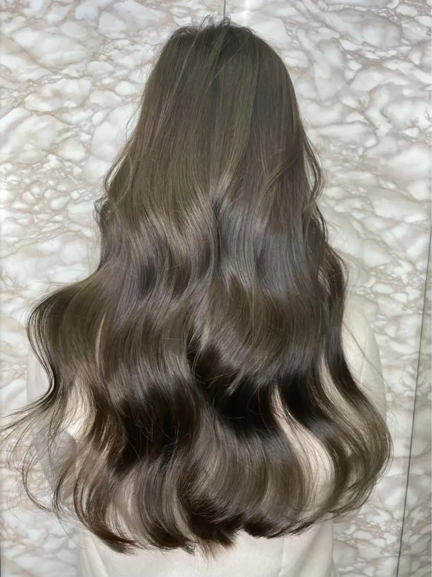 セミロング カラー オリーブカラー お任せヘア☘️☘️ 及川渚のヘアスタイル