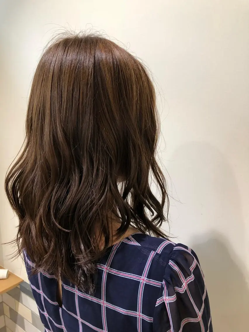 セミロング カラー アッシュ ベージュカラー 透明感カラー ハイライトカラー ハイライト ✳︎SERA✳︎ 平日のみご案内の眉毛・アイブロウイメージ