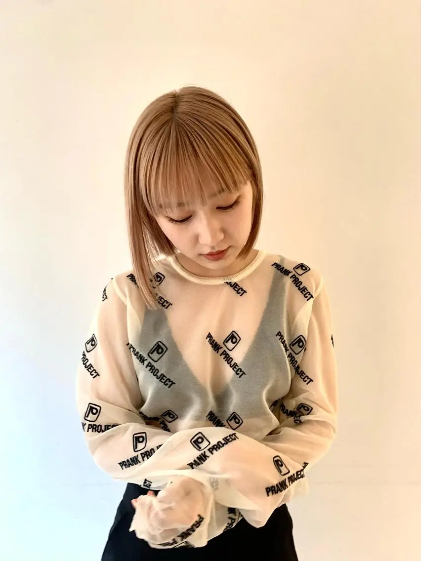 ショート カラー wakana/ 柔らかベージュカラーのヘアスタイル