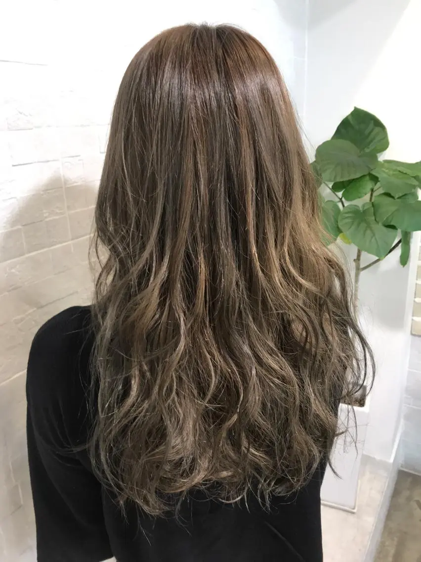 ロング カラー ハイトーンカラー ブリーチ特化 梅田本多翔のヘアスタイル