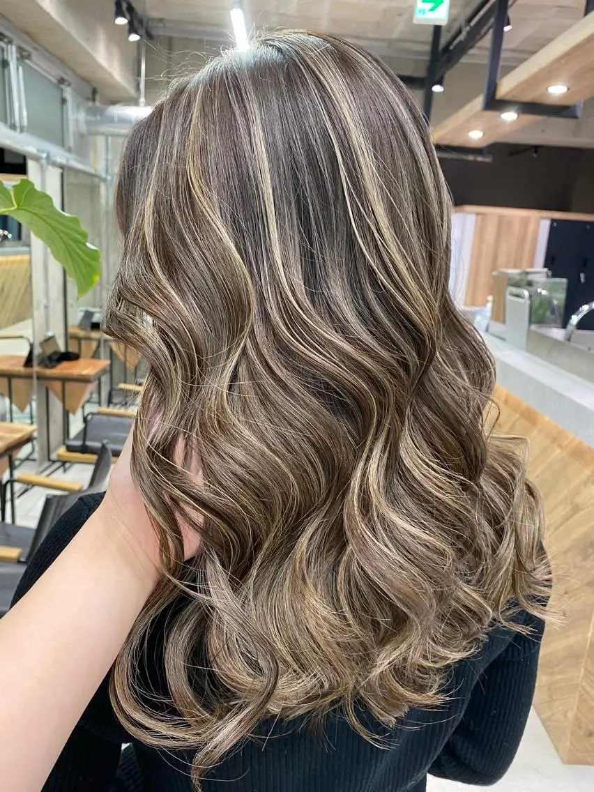 ロング ハイライト ヘアカラー 🌼透明感カラー ✳︎eri🌼のヘアスタイル