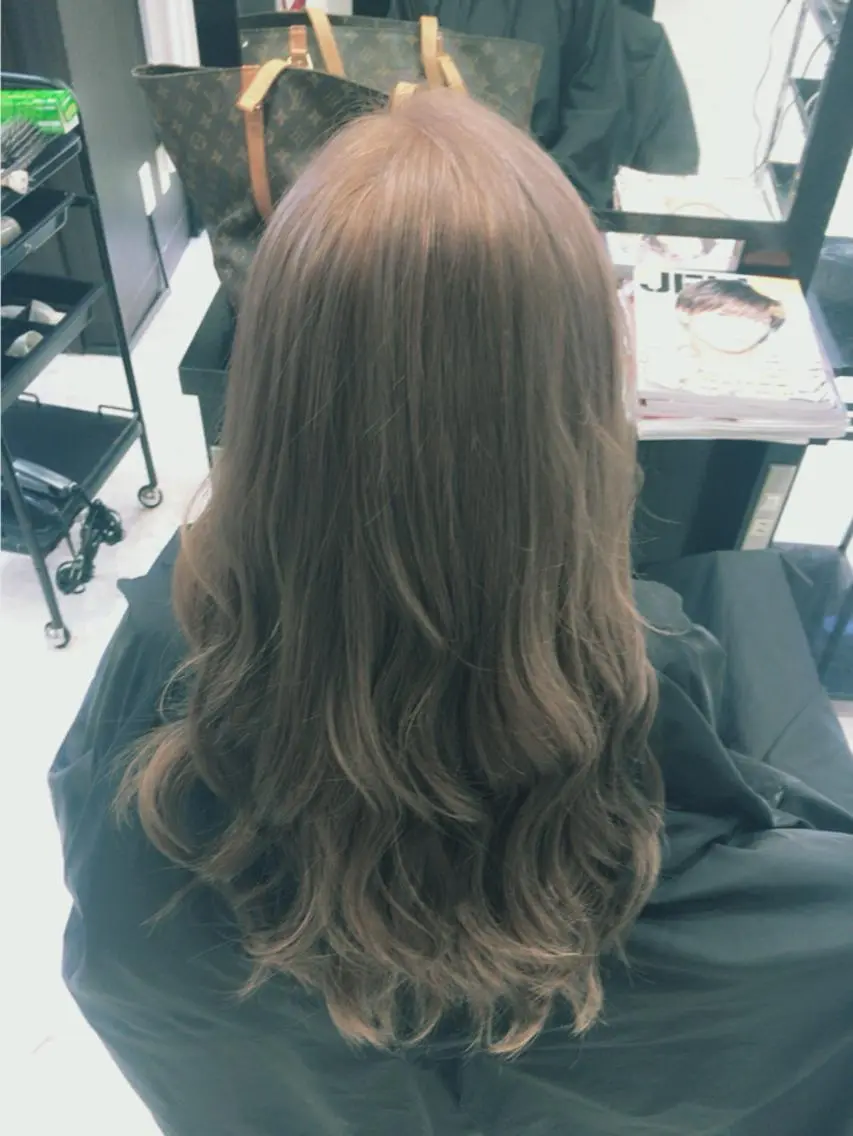 ショート ミディアム セミロング ロング カラー アッシュ ハイトーンカラー ミルクティーアッシュ UNDER vr 【アンダーバー】のヘアスタイル