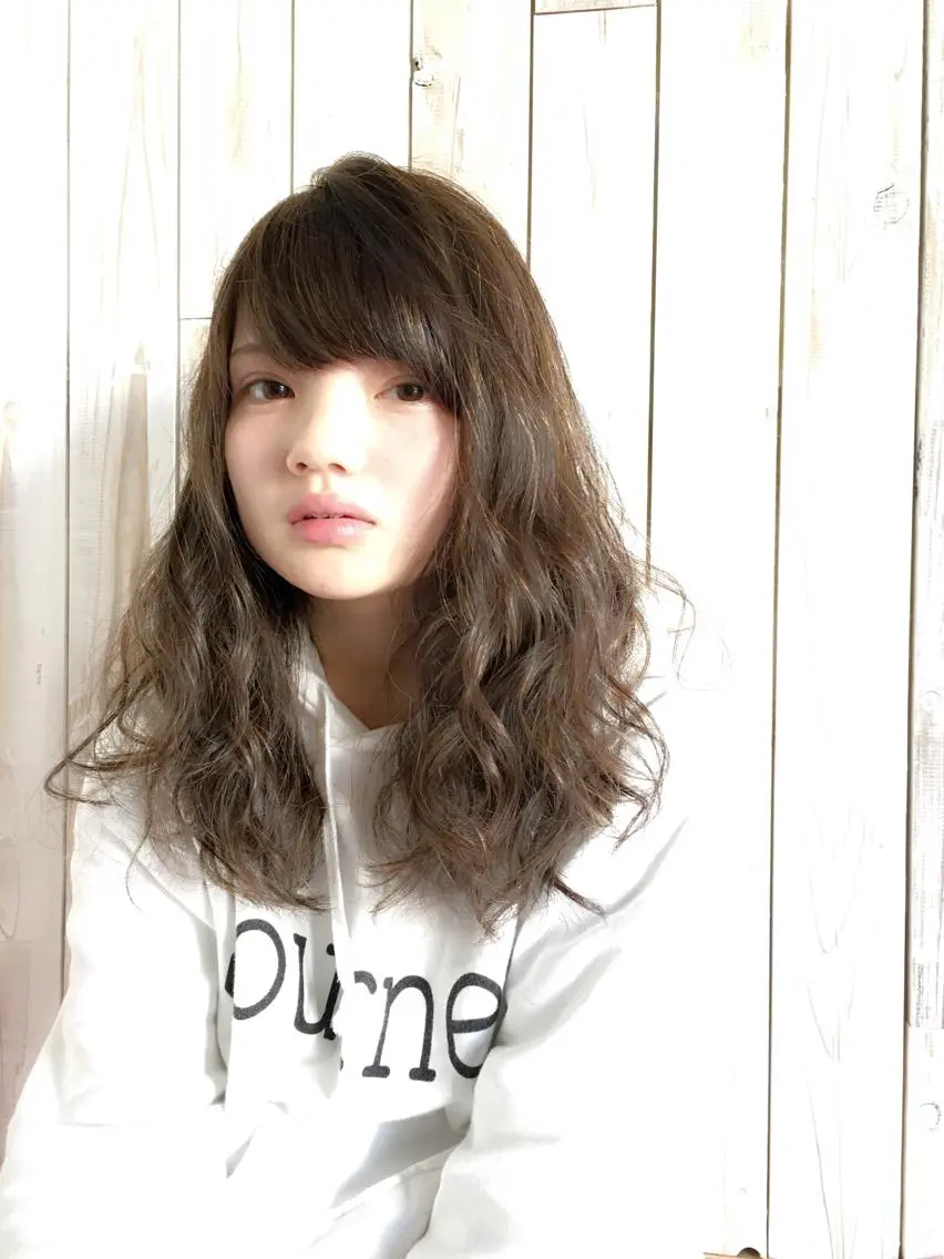 ロング カラー アッシュ アッシュグレー アッシュグレージュ グレージュ ハイライトカラー 海外風レイヤーカット 👑店長 平松 由のヘアスタイル