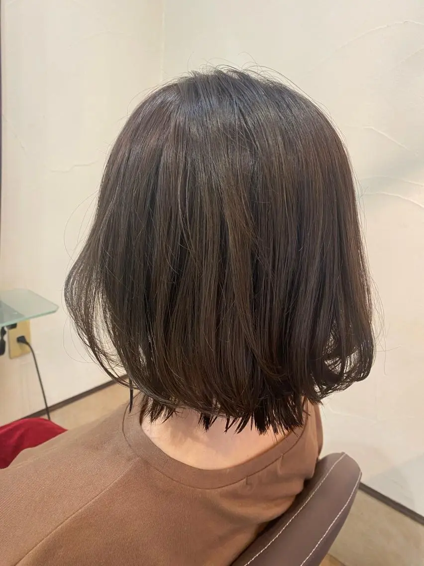 ミディアム カラー オリーブグレー サプリームヘア 飯田みち瑠のヘアスタイル