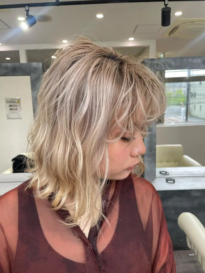 ミディアム カラー ブロンド Merlyosaka 早川未来のヘアスタイル
