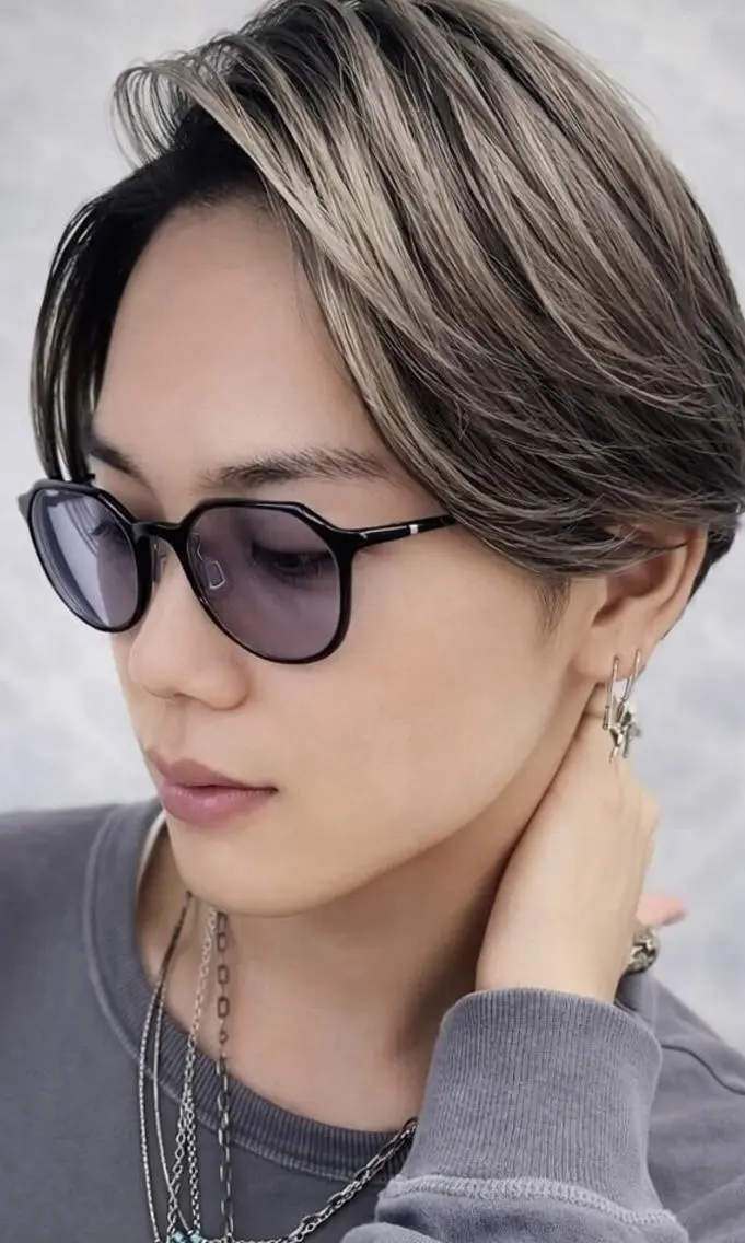 ショート カラー メンズ センターパート メンズハイライト メンズショート ハイライトカラー ハイライト カット ヘアカラー トリートメント ヘッドスパ 髪質改善心斎橋 namelessのヘアスタイル