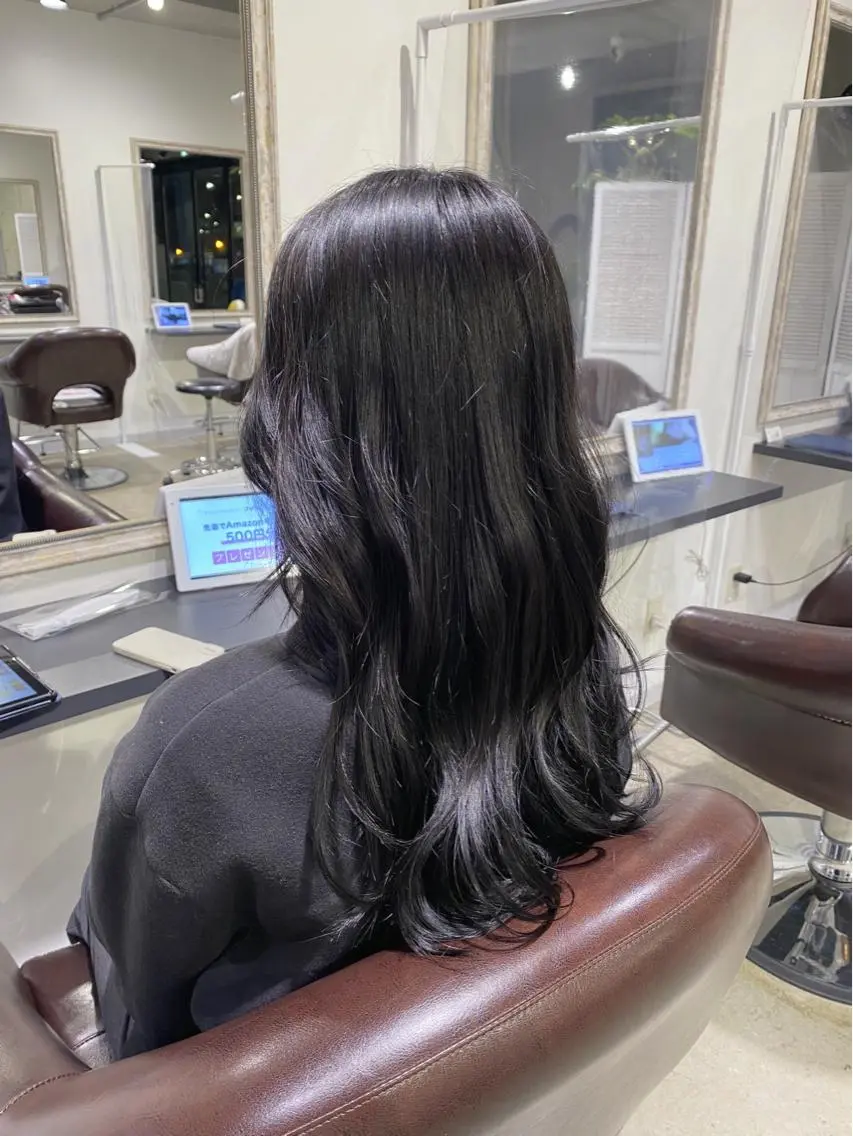 ロング カラー 根本 真奈のヘアスタイル