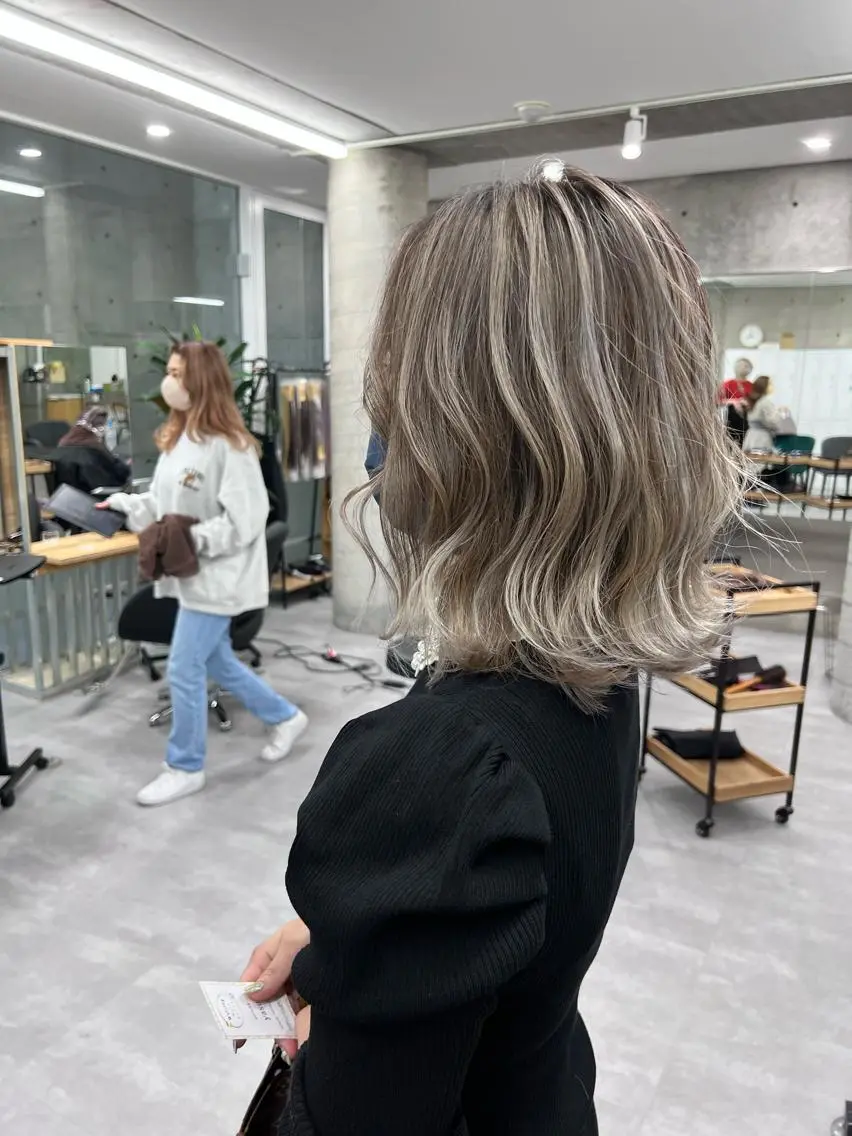 ミディアム カラー バレイヤージュ ハイライトカラー ハイライト レイヤーカット ヘアカラー トリートメント 艶髪✨ブリーチ職人 yasuのヘアスタイル